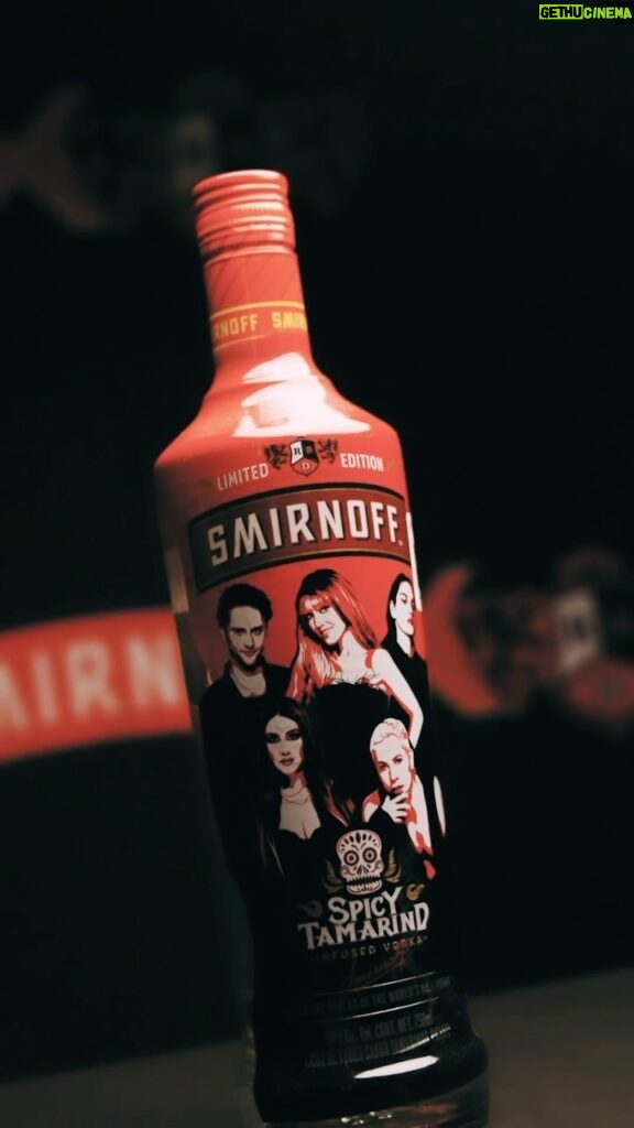 Dulce María Instagram - #AD Gracias @smirnoffmx por encender el fuego que llevamos dentro. Nos encantará verlos con su botella edición especial RBD. #SmirnoffRBD