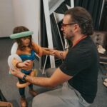 Dulce María Instagram - Me sobran las palabras para hablar de ti mi pequeña, todos los días haces que nuestra vida cobre sentido, que valga la pena todos los esfuerzos y los sacrificios con tal de verte sonreír, de verte feliz. Has sido una maestra para tu mamita @dulcemaria y para mi, nos has enseñado tantas cosas que no te imaginas. Quizá no sepas todavía el efecto que causas en nosotros, lo que nuestro corazón siente cuando te vemos, cuando te abrazamos. Tú corazón hermoso cambio nuestra vida para siempre. Algún día vas a leer esto, y quizá ese día ya hayas comprendido que nuestro amor por ti es infinito, mientras eso pasa, te haremos sentir ese amor todos los días, por el resto de la eternidad. Te amo, mi pequeña gran maestra. Te amamos mamita, tus hermanos y yo. Feliz cumpleaños. 🎉🎁 ❤️