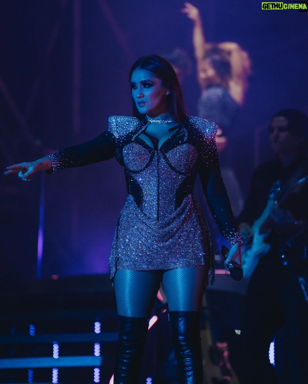 Dulce María Instagram - Monterrey! Que hermosa Tierra !! Saben lo especial que son para mi 🥹❤️🙌🏼Gracias por tanto amor y hacernos sentir en casa !! ❤️❤️❤️nos vemos el 12 de Diciembre 🙏🏻❤️🔥 📸 @frescolns #soyrebeldetour