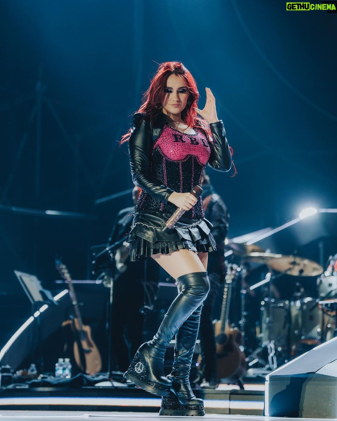 Dulce María Instagram - Monterrey! Que hermosa Tierra !! Saben lo especial que son para mi 🥹❤️🙌🏼Gracias por tanto amor y hacernos sentir en casa !! ❤️❤️❤️nos vemos el 12 de Diciembre 🙏🏻❤️🔥 📸 @frescolns #soyrebeldetour