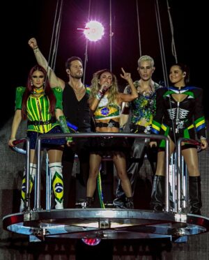 Dulce María Instagram - Obrigada Brasil !! Por todo su amor , por todo el amor que nos dan y personalmente por todo el apoyo y amor que me han dado durante todos estos años !! Todo lo que he vivido en su país y con ustedes ha marcado gran parte de lo que soy 🥹❤️🙌🏼 gracias por su música , su comida , su cultura , su calidez , su intensidad , su entrega . Dios los bendiga ! Hasta siempre 🇧🇷🇧🇷🇧🇷❤️🙌🏼🙏🏻 los amo mucho