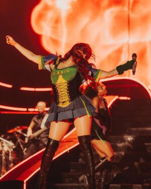 Dulce María Instagram - Rio!! Sigo sin acreditar todas las emociones que vivimos ayer !! Obrigada por tanto y tanto amor ! Vamos por nuestra segunda noche!!🇧🇷❤️❤️‍🔥