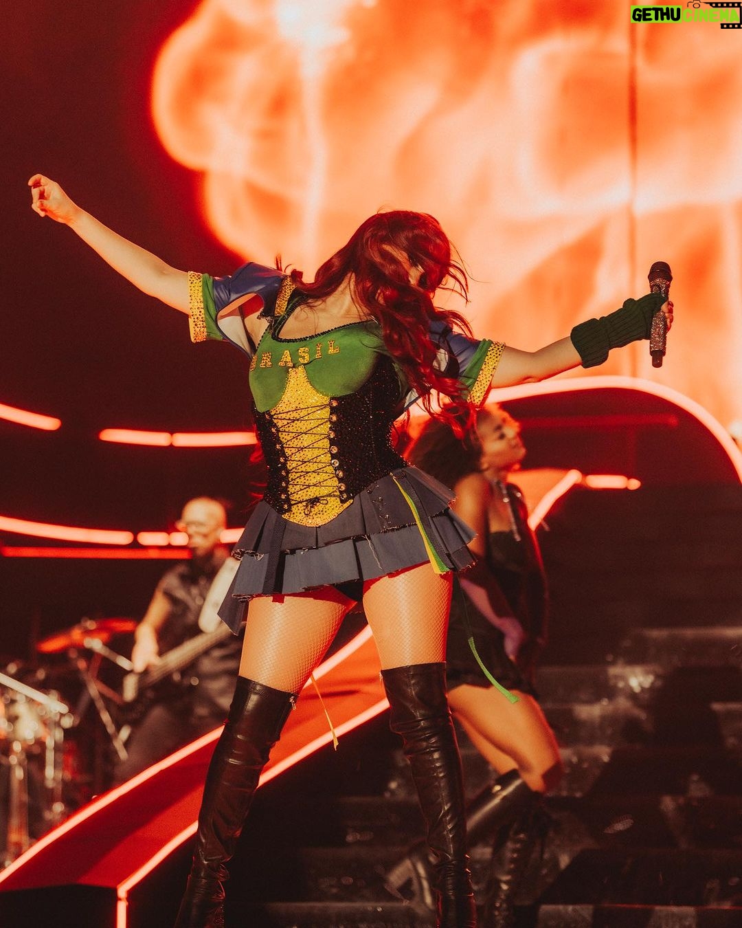 Dulce María - 1 Million Likes - Rio!! Sigo sin acreditar todas las emociones que vivimos ayer !! Obrigada por tanto y tanto amor ! Vamos por nuestra segunda noche!!🇧🇷❤️❤️🔥