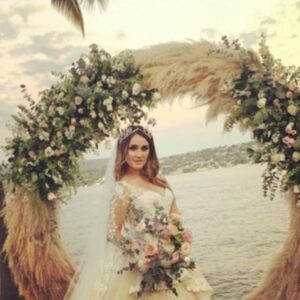 Dulce María Instagram - Hoy hace 4 años me casé con el hombre más increíble , un hombre fuerte , pero lleno de empatía , amor , paciencia ,comprensión , un padre amoroso ,protector , divertido . Le doy gracias a Dios por tú vida y por habernos encontrado en el momento exacto para caminar y crear una vida juntos ,una familia hermosa y cumplir tantos sueños juntos , veo a María Paula y veo nuestro amor transcendido ❤️🥹😍 gracias por amarme tal cual soy ,en las buenas y en las malas . Feliz aniversario mi amor @pacoalvarezv que dios nos de salud y muchos años para poder seguir compartiendo juntos la vida❤️ te amo para siempre!!! ❤️❤️❤️❤️