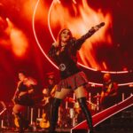 Dulce María Instagram - Medellín !!! La noche de ayer estuvo invrieble !! Gracias por regalarnos tanta magia !! ❤️❤️‍🔥🙌🏼 🔥📸 @frescolns