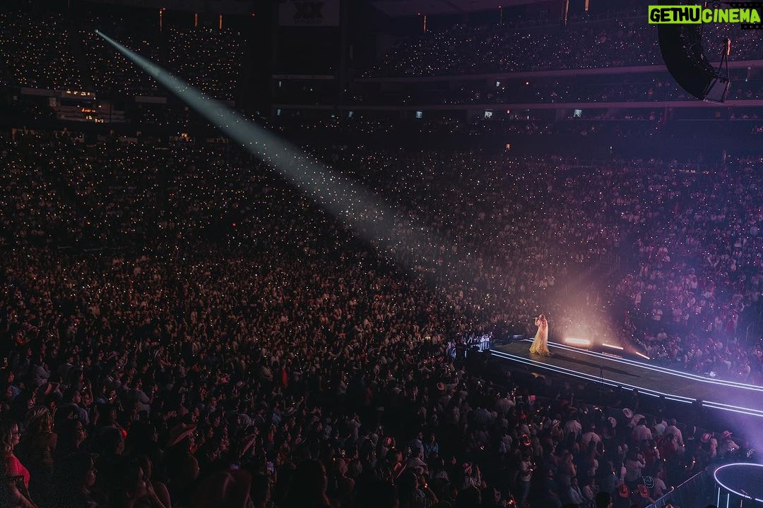 Dulce María Instagram - Gracias #Phoenix fuiste pura magia!!🥹 ❤️🔥🙌🏼🙏🏻☮️ 📸 @frescolns
