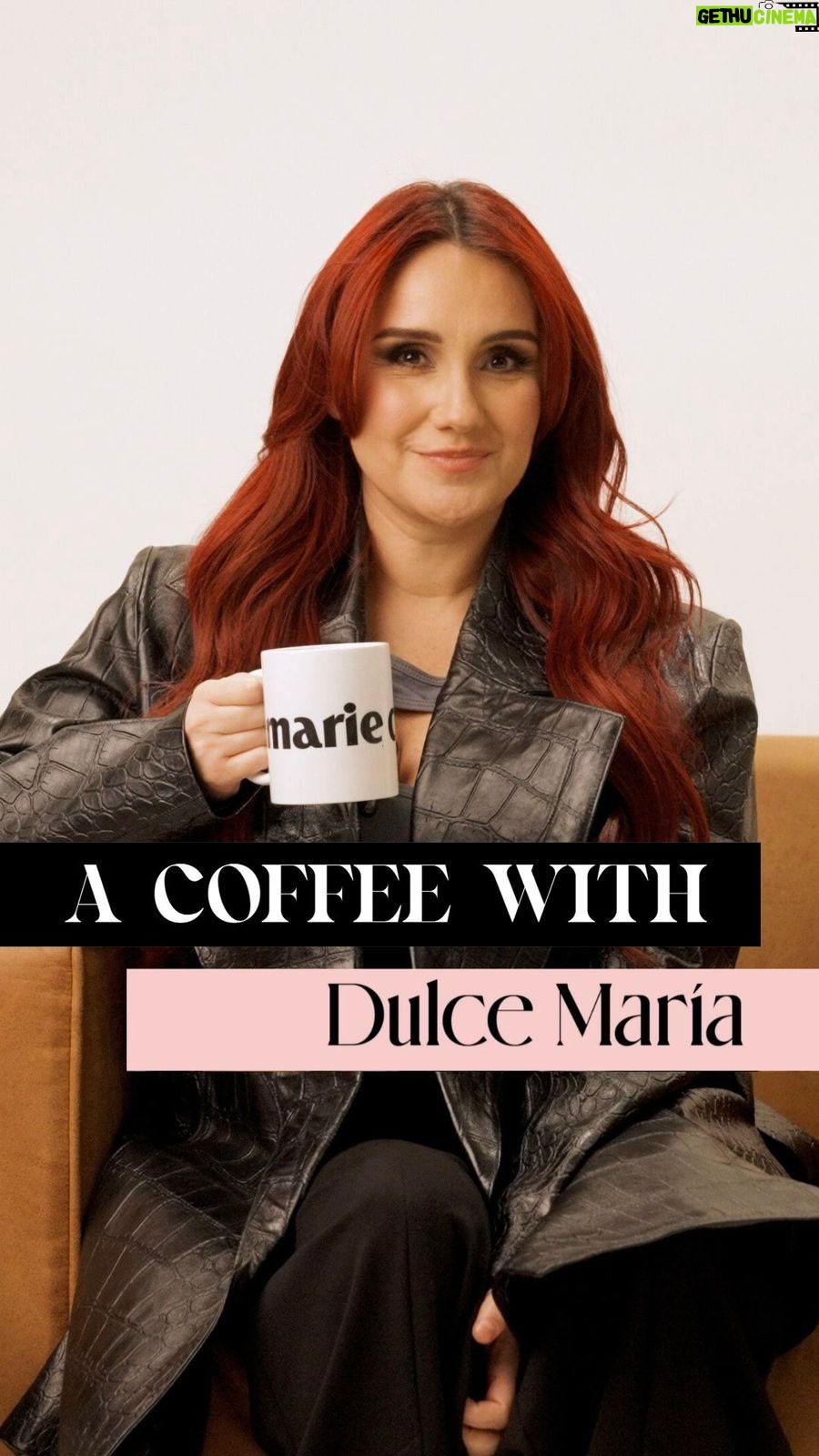 Dulce María Instagram - Hace 15 años, ¿hubieras imaginado este reencuentro sucedería? Nos tomamos un cafecito muy especial con nuestra protagonista de portada @dulcemaria, quien nos abrió su corazón y compartió algunos datos que solo pocos conocen de ella. Lo que nadie te dice de la maternidad, que le gusta hacer antes de salir al escenario, el legado “RBD” y por supuesto, cómo toma su café. ☕️ No te pierdas este #ACoffeeWith y descubre más del universo de Dulce. (Link in bio) 🔗❤️