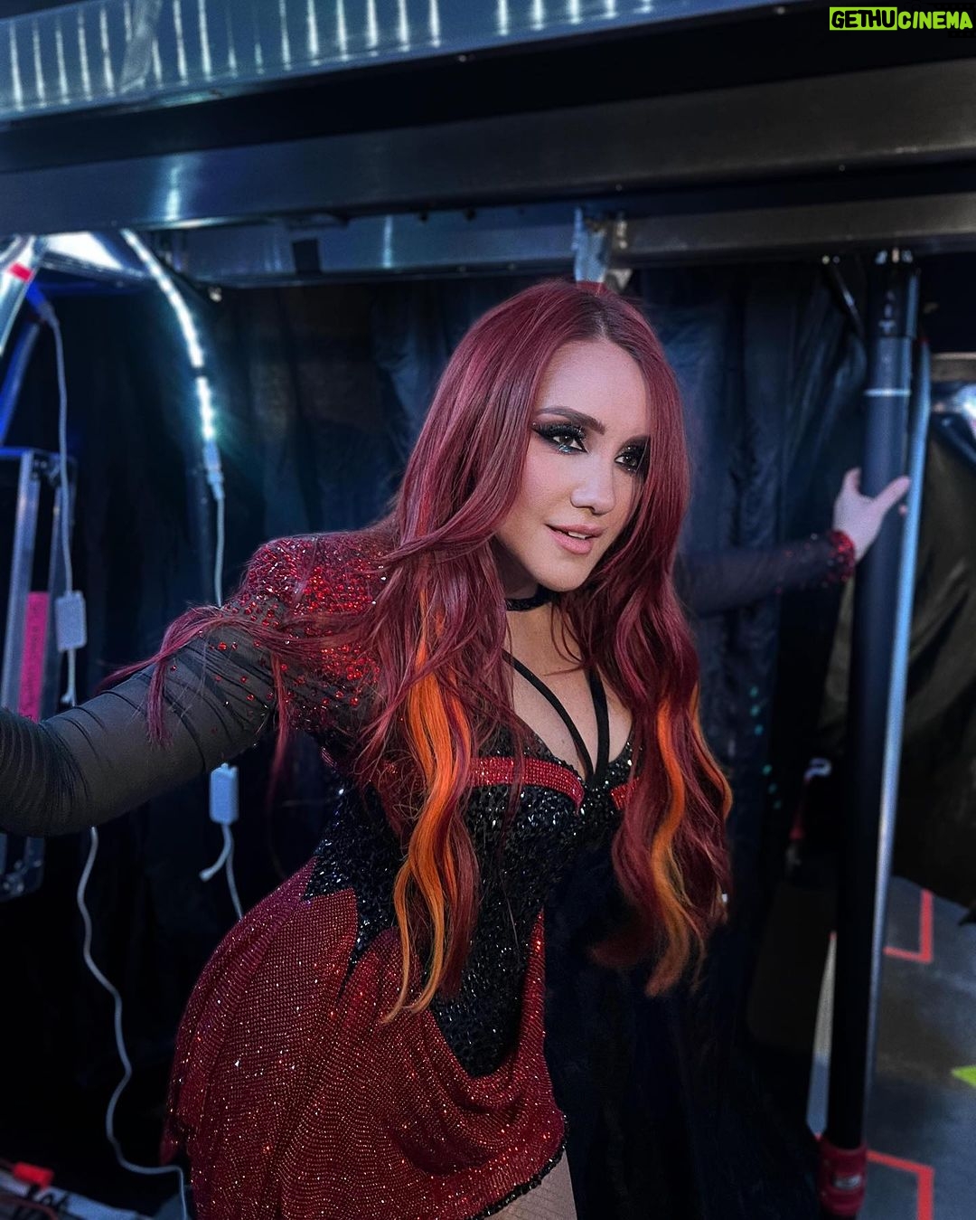 Dulce María Instagram - Hoy tenemos show !!! ❤️🔥❤️🔥❤️🔥Nos vemos al rato #SanJose 🔥 #Californa @soyrebeldetour 📸 @elpanqueee y @arielquirino 😅
