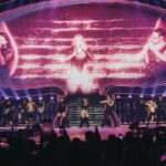 Dulce María Instagram - Gracias Austin !!! Una noche mágica! Donde nos recuerdan que nunca es tarde para seguir cumpliendo sueños !! Estuvo lleno de emociones , de nostalgia , de amor , de unirse dos generaciones y reencontrarnos gracias al amor y a la música que nos ha mantenido unidos todos estos años a pesar de todo! 🙏🏻❤️🙏🏻❤️🙌🏼 @frescolns @soyrebeldetour