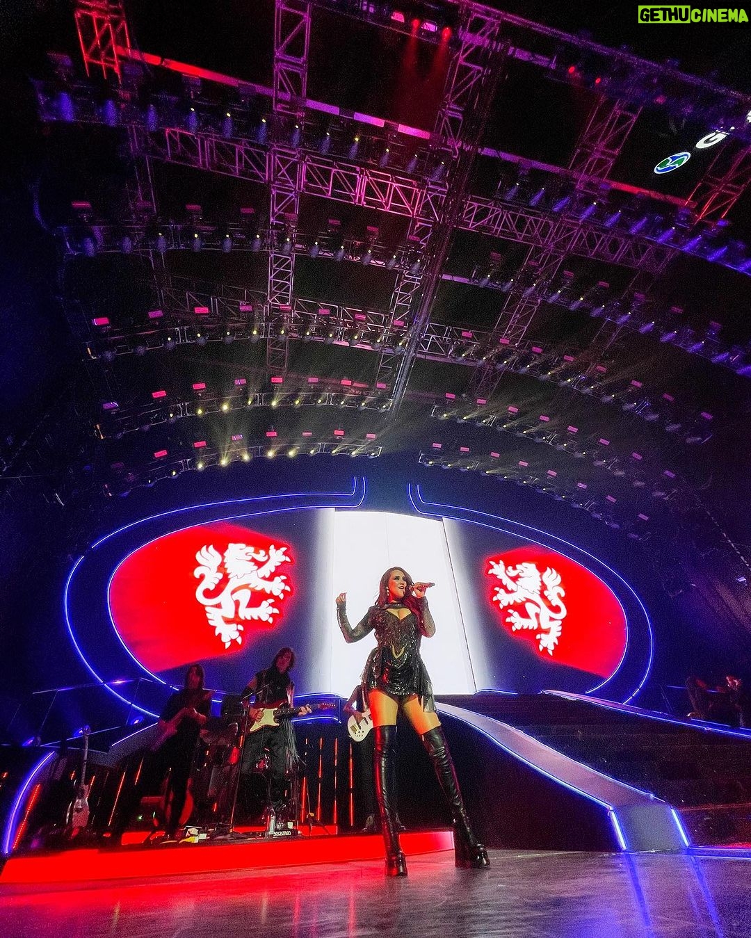 Dulce María Instagram - Arlington ❤️🔥❤️🔥❤️🔥 Gracias por una noche mágica el inolvidable !!! Estuvo increíble ☮️🙌🏼♾️