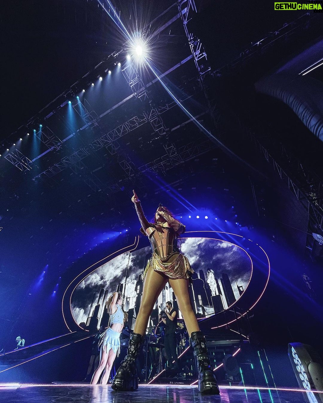 Dulce María Instagram - Arlington ❤️🔥❤️🔥❤️🔥 Gracias por una noche mágica el inolvidable !!! Estuvo increíble ☮️🙌🏼♾️