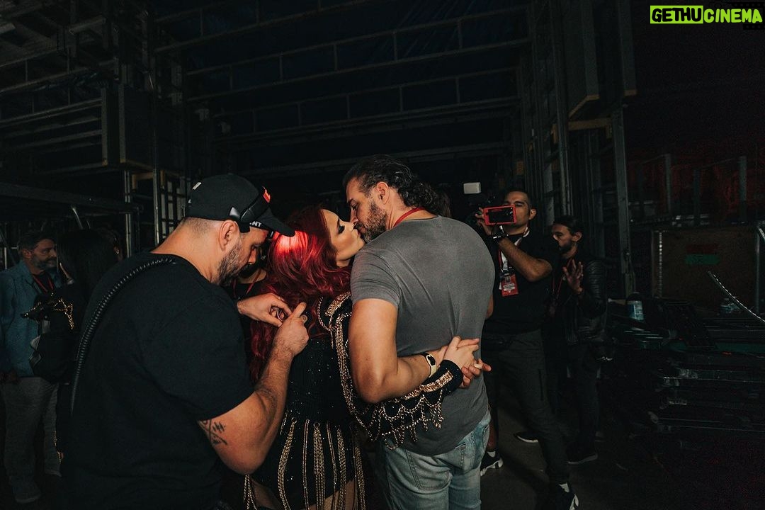Dulce Marรญa Instagram - Los amo!! @pacoalvarezv Son mi vida , mi fuerza y mi casa ๐๐ผ โค๏ธโค๏ธโค๏ธ๐๐ป๐๐ผ #Quehaydetras #soyrebeldetour ๐ธ @wattleyph