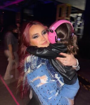 Dulce María Instagram - Backstage Miami 🤩❤️‍🔥🙌🏼 📸 @arielquirino