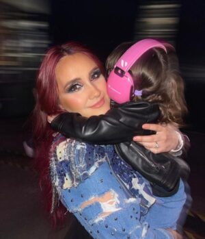 Dulce María Instagram - Backstage Miami 🤩❤️‍🔥🙌🏼 📸 @arielquirino