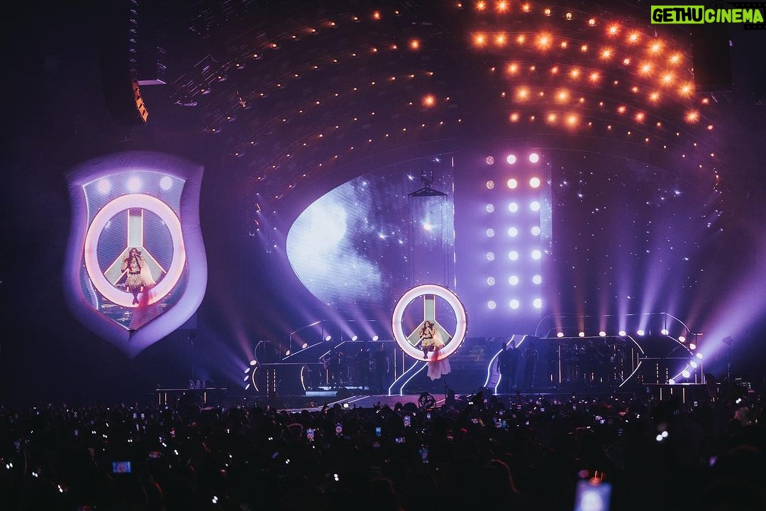 Dulce María Instagram - Gracias #Phoenix fuiste pura magia!!🥹 ❤️🔥🙌🏼🙏🏻☮️ 📸 @frescolns