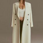 Dulce María Instagram - Entre cámaras y flashes, @dulcemaria destacó su vibrante personalidad y de paso hizo lugar para lucir su imponente melena, ese sello distintivo que nos transporta a recuerdos de sus proyectos más entrañables y que nos mantiene cautivados en el presente. Un cabello como el de dulce lleno de fuerza, requiere de cuidado especial y ella confía exclusivamente en los productos de @sedal que protegen, nutren y aseguran que luzca espectacular en todos los altibajos de su carrera. Créditos: Director Editorial: @gerardangulo Fotografía: @carlos_ruizc Realización: @gerardangulo Maquillaje y peinado: @lauramejiapro Video:@ruboott Producción: @fer_ca Entrevista: @ximenalarram