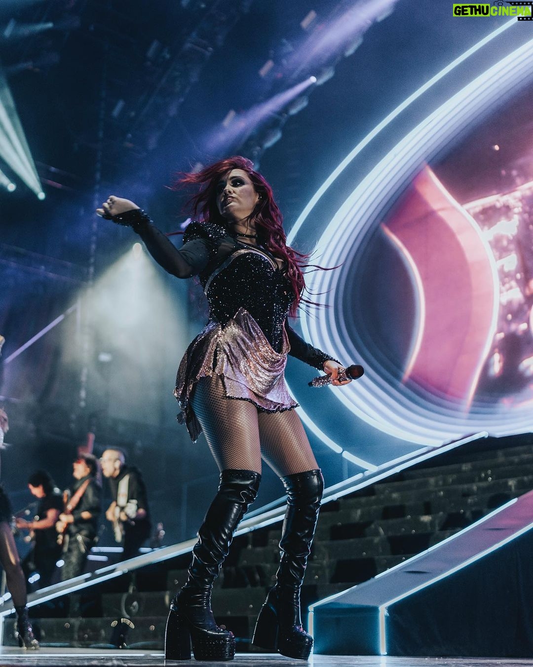 Dulce María Instagram - Gracias Chicago por una noche inolvidable !!!! Nos vemos hoy para la segunda ??🤯🤩😍🙌🏼❤️ los amamos !!! Nos vemos ahí para vibrar juntos con todo el amor acumulado en todos estos años !!!❤️❤️❤️ @frescolns
