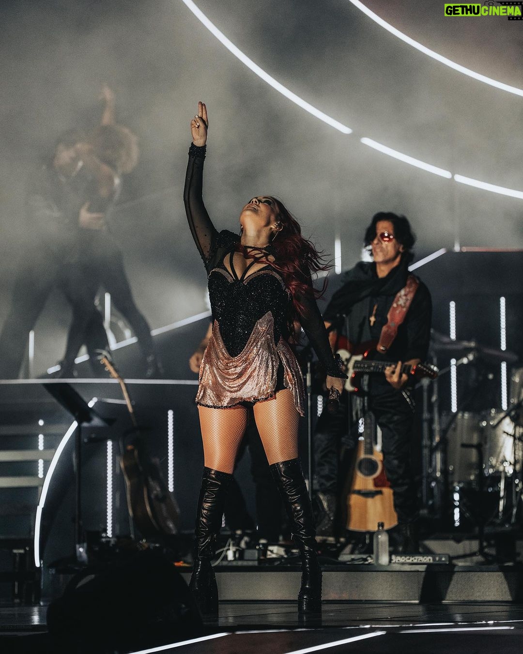 Dulce María Instagram - Gracias Chicago por una noche inolvidable !!!! Nos vemos hoy para la segunda ??🤯🤩😍🙌🏼❤️ los amamos !!! Nos vemos ahí para vibrar juntos con todo el amor acumulado en todos estos años !!!❤️❤️❤️ @frescolns
