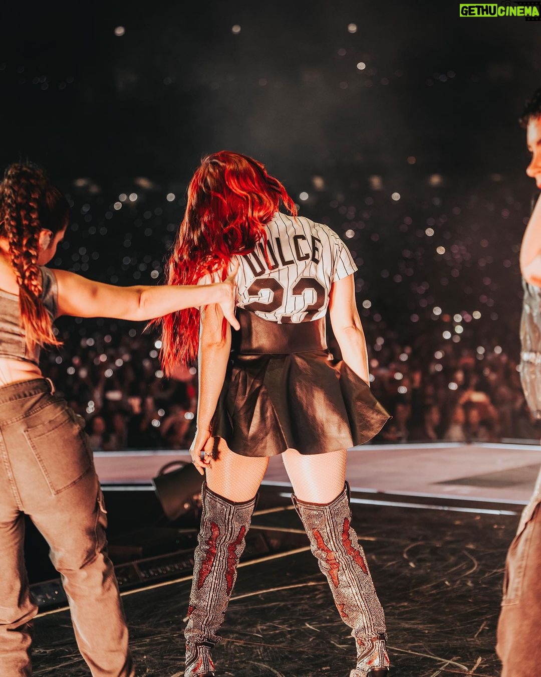 Dulce María Instagram - Gracias Chicago por una noche inolvidable !!!! Nos vemos hoy para la segunda ??🤯🤩😍🙌🏼❤️ los amamos !!! Nos vemos ahí para vibrar juntos con todo el amor acumulado en todos estos años !!!❤️❤️❤️ @frescolns