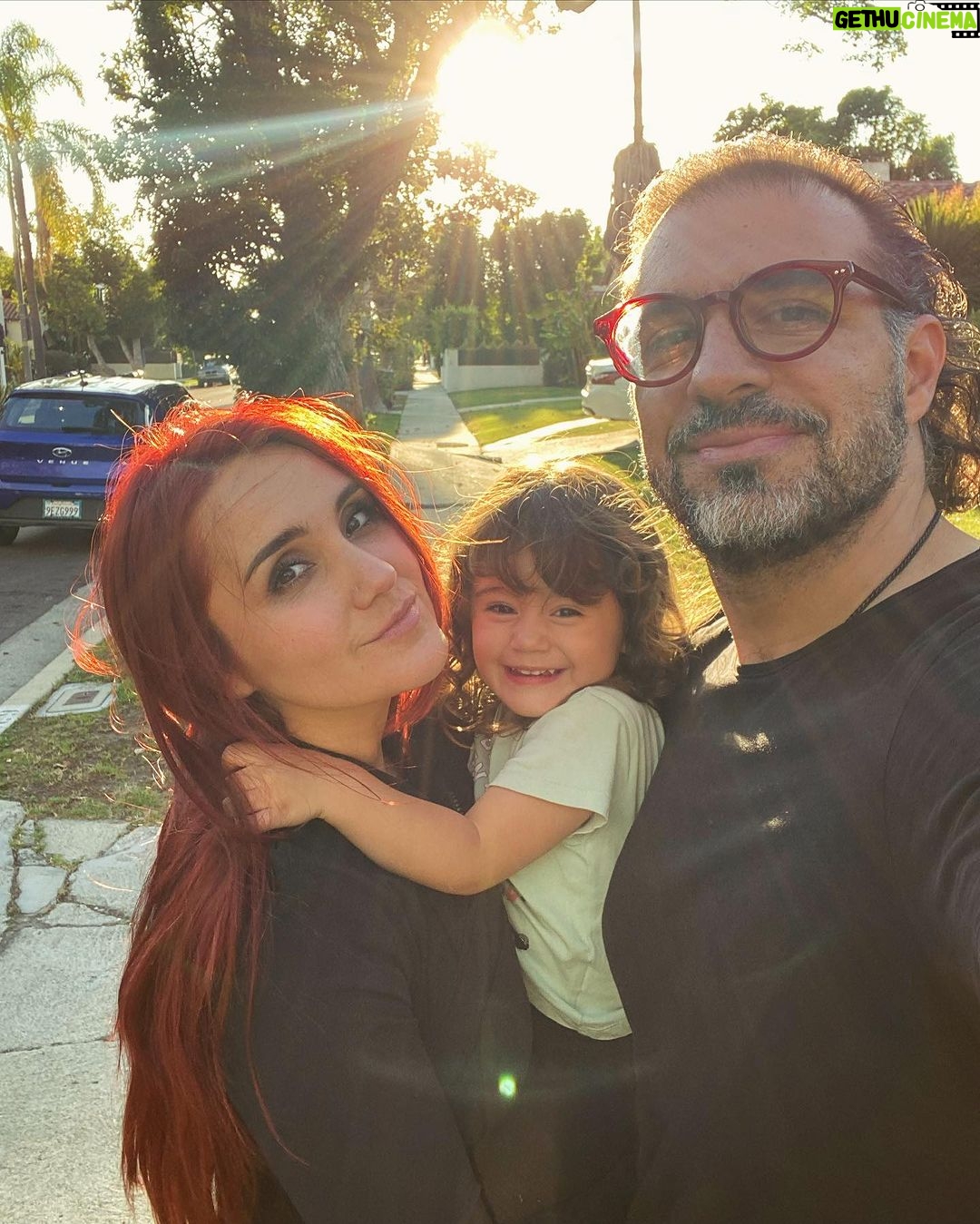 Dulce María Instagram - “ Si nada nos salva de la muerte al menos que el amor nos salve de la vida “ - PabloNeruda - Te amo hoy y todos los días @pacoalvarezv ❤️🙌🏼 gracias por regalarme el amor más grande !! Los amo ❤️❤️❤️🥰 #happyvalentinesday Feliz Día mis guerreros gracias por todo! los amo 🙌🏼