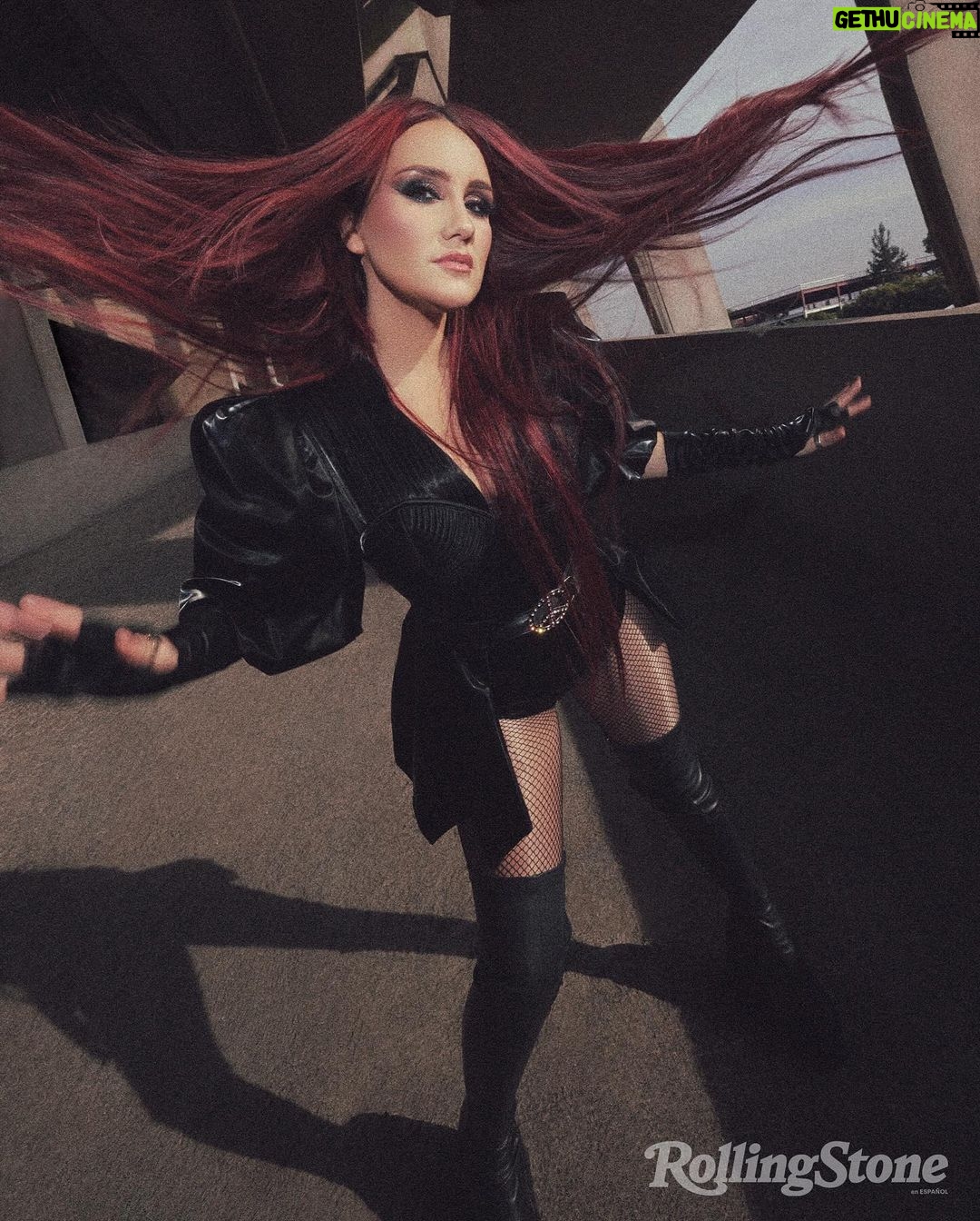 Dulce María Instagram - “RBD es algo muy grande. Nunca terminas de asimilar todo lo que sucede con esta banda”, confiesa #DulceMaría en entrevista con ROLLING STONE. “Me siento muy agradecida de haber podido vivir todo esto. Recibir tanto cariño de nuestro país, de nuestro lugar de origen, de nuestra casa y obviamente todo lo que pasó en Brasil, Colombia y Estados Unidos es algo que todavía no puedo creer, fue demasiado intenso”. 🔗 Sigue la historia de portada en el link de bio. 🚨 Accede a la preventa de esta edición en el link en la bio. Válido hasta agotar existencias. Aplican políticas condiciones. Historia: Pablo Monroy / @pablomonroy___ Fotografía: Carlos Ruiz/ @carlos_ruizc Productor Ejecutivo: Alejandro Ortiz / @xalejandro.ortiz Asistente Editorial: Patricia Guerrero / @patygcarrillo Asistentes de fotografía: Eugenio Vargas / @eugenio_vargaci; Sofía Ortiz / @Sofffiiia; Juan de Dios/ @juandedios.dgh Producción: Daniela Garcia / @karendaap Asistente producción : Didier Molina / @ddrdidier Make up: Carlos Morales / @cmorbeauty Peinado: Eduardo Bravo / @elpanqueee Stylist: @julivargassr . . . #RollingStoneEnEspañol #RollingStone #RBD #México #Latinoamérica Estadio Azteca