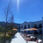 Dulce María Instagram - Un fin de semana increíble en uno de los lugares más hermosos de Mexico #sanmigueldeallende y en el hotel más exclusivo 😍 disfrutamos muchísimo #liveaquasanmiguel❤️ @liveaquasanmiguel las instalaciones están impecables , los espacios que puedes disfrutar en pareja con amigos o con niños 🥰 se come delicioso , hay 3 restaurantes , el spa fue mi refugio favorito para descansar 😱😊 hay ludoteca y alberca para niños también , hay bar , hay una tienda con cosas típicas de san Miguel , siempre hay bebidas para consentirte en el lobby el servicio excelente ah y algo que me encantó ! te dan a escoger desde que llegas un aroma para tu cuarto 🥰 en fin ! Si se quieren dar una escapada de la ciudad esta es de las mejores !! Les dejo en mis historia aún regalito del día del amor y la amistad por si se animan ❤️❤️❤️❤️