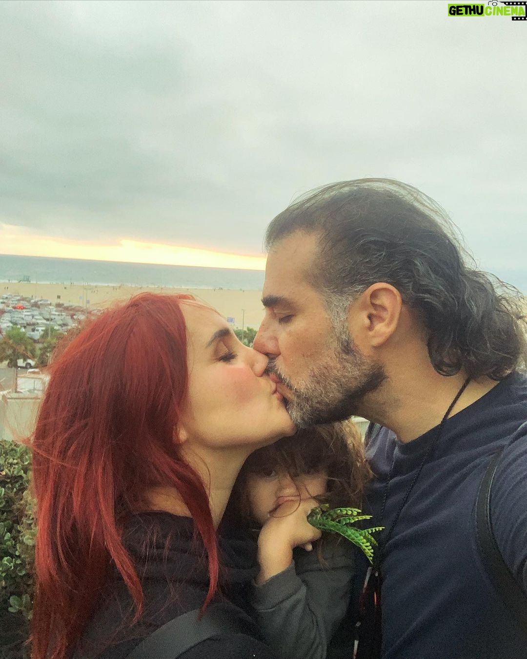 Dulce María Instagram - “ Si nada nos salva de la muerte al menos que el amor nos salve de la vida “ - PabloNeruda - Te amo hoy y todos los días @pacoalvarezv ❤️🙌🏼 gracias por regalarme el amor más grande !! Los amo ❤️❤️❤️🥰 #happyvalentinesday Feliz Día mis guerreros gracias por todo! los amo 🙌🏼