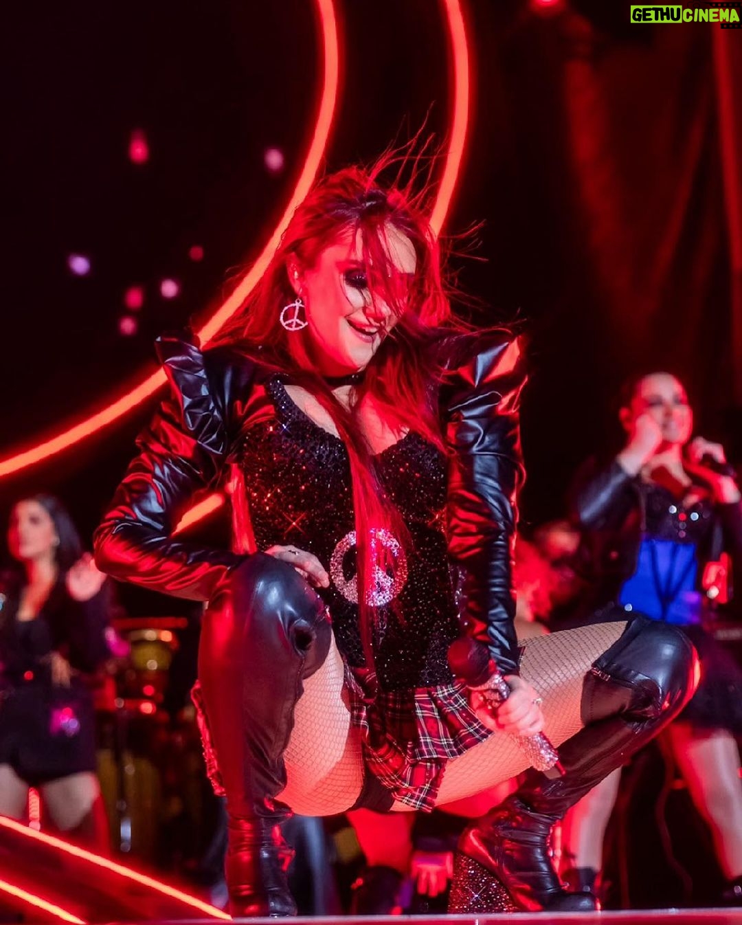 Dulce María Instagram - ❤️🔥🥲🫶🏻♾️ #EstadioAzteca 🇲🇽 📸 @janitello