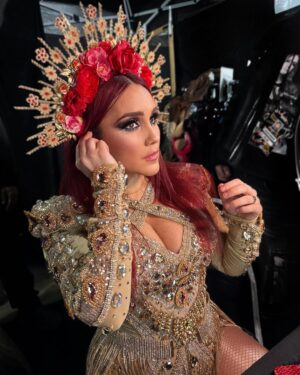 Dulce María Instagram - Empieza la cuenta regresiva… nos faltan solo 3 conciertos generación rebelde. Nos vemos en un ratito 🇲🇽🌹✨ Make up @cmorbeauty Hair @elpanqueee Photo @arielquirino
