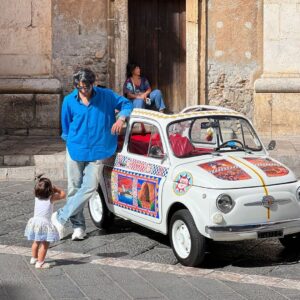 Dulquer Salmaan Instagram - “I agree ! You’re way cuter !”

#traveldiaires #sicily #2023 #gooutandexplore #tinyphotobomber