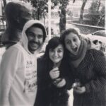 Duygu Karaca Instagram - Baya suratım kare çıkmış ama igrenc cikmisim diye silmedigime sevindigim bir fotograf buldum:) Sene 2011 canım okulum MSM okulumun çayı bile bir baska guzeldir...Hele ki yanimda @admturker ve @damlasubarut varsa... Her gecen yıl biraz daha fazla ozluyorum...💙 #tbt #msm #mujdatgezensanatmerkezi #konservatuvar #tiyatro #ogrenciolmak #dersarasicay #ziverbeybeyazkosk Müjdat Gezen Sanat Merkezi