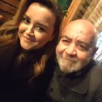 Duygu Karaca Instagram - Köksal abiyle çalışmak bir ayrıcalıktı...Yakın zaman tbtsi...💓 #tbt #köksalengür #budaburdakalsin #babagibiadam #duayen #vereliniaskset