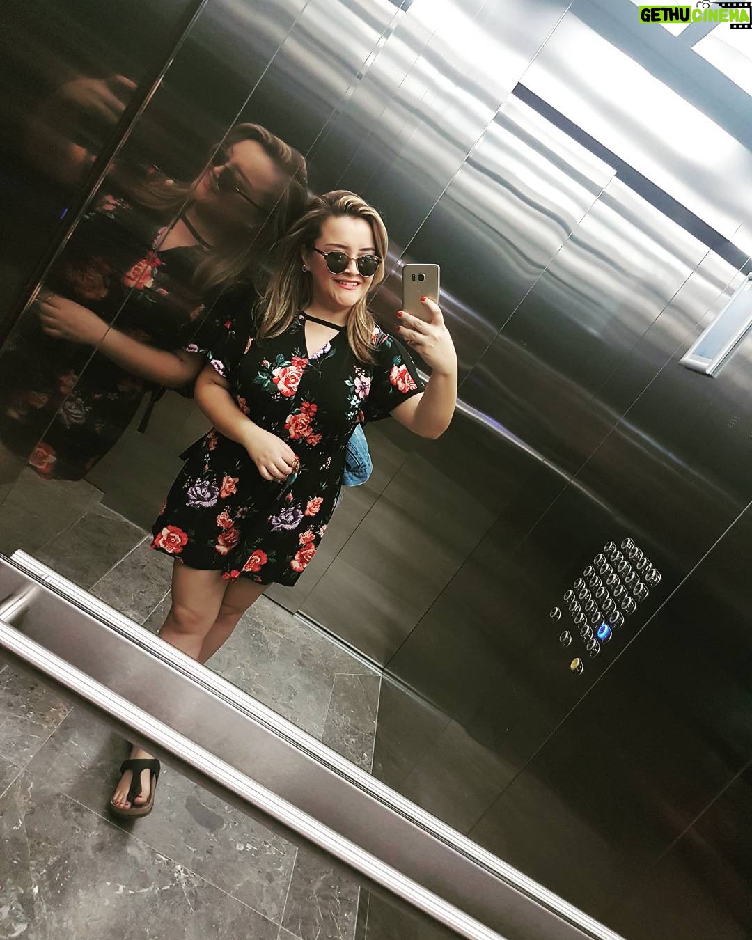 Duygu Karaca Instagram - 👻 Bi Yerlerde :)
