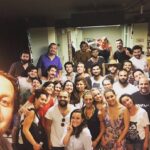 Duygu Karaca Instagram - GELIYORUZ...YOLDAYIZ... #pervasizyapim #acayiptipler #yakinda #sizlerle #komedi @pervasiz @pervasizyapim 💛