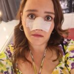 Duygu Karaca Instagram - A'dan Z'ye derlerya. İşte öyle muhteşem bir ekipti Yaz Şarkısı. Gercek bir ekip ruhu vardı,herkes işini saygıyla,severek ve şevkle yaptı. Tüm bu işinin ehli ve güzel insanları bir araya getirmekteki becerisi için ve her saniye güleryüzle bizi karşıladıkları için proje koordinatörümüz sevgili Pervin Durmaz'a ve Yapımcımız Efe Irvül'e teşekkür etmek isterim. Yapımımız Pastel Yapım'a her saniyeyi bize konforla yaşattıkları için kocaman teşekkürler.Bu muhteşem ekibe liderlik etmek ve herşeyi dengede tutmak aslında hiç kolay değildi ama o bunu o kadar fevkalade yaptı ki.Çünkü kendisi mükemmel biridir.Hayatımda gördüğüm en naif en insan gibi insan olan yönetmen,seninle çalışmak büyük şanstı hocam. Doğa Can Anafarta.Eylem Oğuz için ne söylesem yetersizdir. Iyi ki'lerimin tam ortasında duruyor.Otorite ve samimiyet nasıl dengelenir kitabını yazan,oyuncular icin ve ekip icin buyuk bir şanstır Eylem hocayla calışmak. Tümer Sirkecioğlu, daha çook çalışmayı dilediğim super adam Tümer ve ekibi canım çocuklar Ömer,Umut,Tugay,Onur,Aykut,Füsun,Burak,Hilal.Muhteşem göz,hepimizin abisi sevgili görüntü Yonetmenimiz Ilkay Işık, canım Emre,Veli,Düzgün ve 2. Gorüntü yönetmenimiz harika adam Kadir inci.Sevgili Ahmet Özbey bize harika ekibiyle birlikte güzel ışıklar yaptı.Sevgili Mehmet ve ekibiyle sizlere sesimizi güzelce duyurabildik. Hamza,Alican.Özübir Cici ve ekibi yaptığı sanatla hep kendimizi gerçek evimizde hissederek oynamamızı sağladı.Superlerdi.Saç Makyaj Kostüm 3lüsü bir oyuncu için gerçekten ciddi önem taşır.İşbirliklerimiz ve sizin yeteneklerinizle rolume hep daha iyi hazırlandım. Başta Irem,Erdogan ve Semanur olamak uzere tüm ekiplerine, canım Merve,Ümit,Mert,Yasemin ve Ecem...ellerinize sağlık arkadaşlarım.Set amirimiz Yasin ve atom karınca ekip Orhan,Doguş.İşini mukemmel yapan Adem abimiz ve Salih. Ellerinize sağlikFadime karakterini o kadar severek oynadim ki. Ve senaryoyu hep seyirci heyecaniyla okudum. Harika cumlelerin ve yaşayan karakterlerin icin kalemine saglik sevgili Ramazan Demirli. DEVAMI YORUMDA ⬇️ @pastelfilmtv @efeirvul @pervindurmazz @dogacananafarta @eylemoguzzz @damdakicocuk @tumersirkecioglu @ilkayisik @foxturkiye
