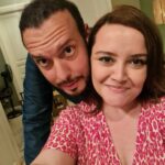 Duygu Karaca Instagram - A'dan Z'ye derlerya. İşte öyle muhteşem bir ekipti Yaz Şarkısı. Gercek bir ekip ruhu vardı,herkes işini saygıyla,severek ve şevkle yaptı. Tüm bu işinin ehli ve güzel insanları bir araya getirmekteki becerisi için ve her saniye güleryüzle bizi karşıladıkları için proje koordinatörümüz sevgili Pervin Durmaz'a ve Yapımcımız Efe Irvül'e teşekkür etmek isterim. Yapımımız Pastel Yapım'a her saniyeyi bize konforla yaşattıkları için kocaman teşekkürler.Bu muhteşem ekibe liderlik etmek ve herşeyi dengede tutmak aslında hiç kolay değildi ama o bunu o kadar fevkalade yaptı ki.Çünkü kendisi mükemmel biridir.Hayatımda gördüğüm en naif en insan gibi insan olan yönetmen,seninle çalışmak büyük şanstı hocam. Doğa Can Anafarta.Eylem Oğuz için ne söylesem yetersizdir. Iyi ki'lerimin tam ortasında duruyor.Otorite ve samimiyet nasıl dengelenir kitabını yazan,oyuncular icin ve ekip icin buyuk bir şanstır Eylem hocayla calışmak. Tümer Sirkecioğlu, daha çook çalışmayı dilediğim super adam Tümer ve ekibi canım çocuklar Ömer,Umut,Tugay,Onur,Aykut,Füsun,Burak,Hilal.Muhteşem göz,hepimizin abisi sevgili görüntü Yonetmenimiz Ilkay Işık, canım Emre,Veli,Düzgün ve 2. Gorüntü yönetmenimiz harika adam Kadir inci.Sevgili Ahmet Özbey bize harika ekibiyle birlikte güzel ışıklar yaptı.Sevgili Mehmet ve ekibiyle sizlere sesimizi güzelce duyurabildik. Hamza,Alican.Özübir Cici ve ekibi yaptığı sanatla hep kendimizi gerçek evimizde hissederek oynamamızı sağladı.Superlerdi.Saç Makyaj Kostüm 3lüsü bir oyuncu için gerçekten ciddi önem taşır.İşbirliklerimiz ve sizin yeteneklerinizle rolume hep daha iyi hazırlandım. Başta Irem,Erdogan ve Semanur olamak uzere tüm ekiplerine, canım Merve,Ümit,Mert,Yasemin ve Ecem...ellerinize sağlık arkadaşlarım.Set amirimiz Yasin ve atom karınca ekip Orhan,Doguş.İşini mukemmel yapan Adem abimiz ve Salih. Ellerinize sağlikFadime karakterini o kadar severek oynadim ki. Ve senaryoyu hep seyirci heyecaniyla okudum. Harika cumlelerin ve yaşayan karakterlerin icin kalemine saglik sevgili Ramazan Demirli. DEVAMI YORUMDA ⬇️ @pastelfilmtv @efeirvul @pervindurmazz @dogacananafarta @eylemoguzzz @damdakicocuk @tumersirkecioglu @ilkayisik @foxturkiye