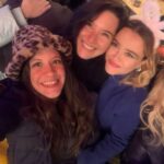 Duygu Karaca Instagram - Herkesin mutlu çalıştığı bir set. Cokk keyifli bir senaryo.Iyi oyuncularin ve iyi insanlarin bir araya geldigi bir ekip. Genelde setlerde ilginc seyler olur ve mutlaka bir olay çıkar.Bu sefer bu kelimeler sadece dizinin isminde vardı.İlginç Bazı Olaylar... 🤍 Bu ekipte olmasam izlerken cok kıskanırdım. Herkese ama herkese sonsuz tesekkurler 🤍💫 @olaylarexxen @ibrahimbuyukak @nulookofficial @kutufilm @runonuzu @gokayakcay @lulye #hazaldut @idilsoysalan @idilsoysalantm #i̇lginçbazıolaylar #exxen