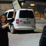 Duygu Karaca Instagram - Bu hafta Menajerimi Ara 'ya konuk oldum. Çook keyifle oynadım... Pazar günü yeni bölümü kaçırmayın 😉 @menajerimiaradizi @ayyapim @idilsoysalantm #menajerimiara