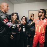 Dwayne Johnson Instagram - 🫱🏾‍🫲🏼🏁🇺🇸 Great to meet ya boys. #daytona500 #greatamericanrace @bubbawallace @carsonhocevar @chasebriscoe_14 @daniel_suarezg 📸: @thisisamandaw