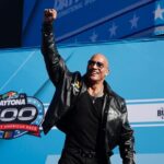 Dwayne Johnson Instagram – Unforgettable day of racing, chaos, love & ENERGY!!

Love y’all back and thank you so much for everything ✊🏾🖤

~ people’s champ 
#daytona500 
#grandmarshal 

(Rest in peace Big Dog 🕊️)

📸 • @thisisamandaw