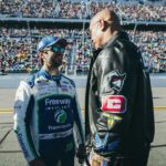 Dwayne Johnson Instagram - 🫱🏾‍🫲🏼🏁🇺🇸 Great to meet ya boys. #daytona500 #greatamericanrace @bubbawallace @carsonhocevar @chasebriscoe_14 @daniel_suarezg 📸: @thisisamandaw