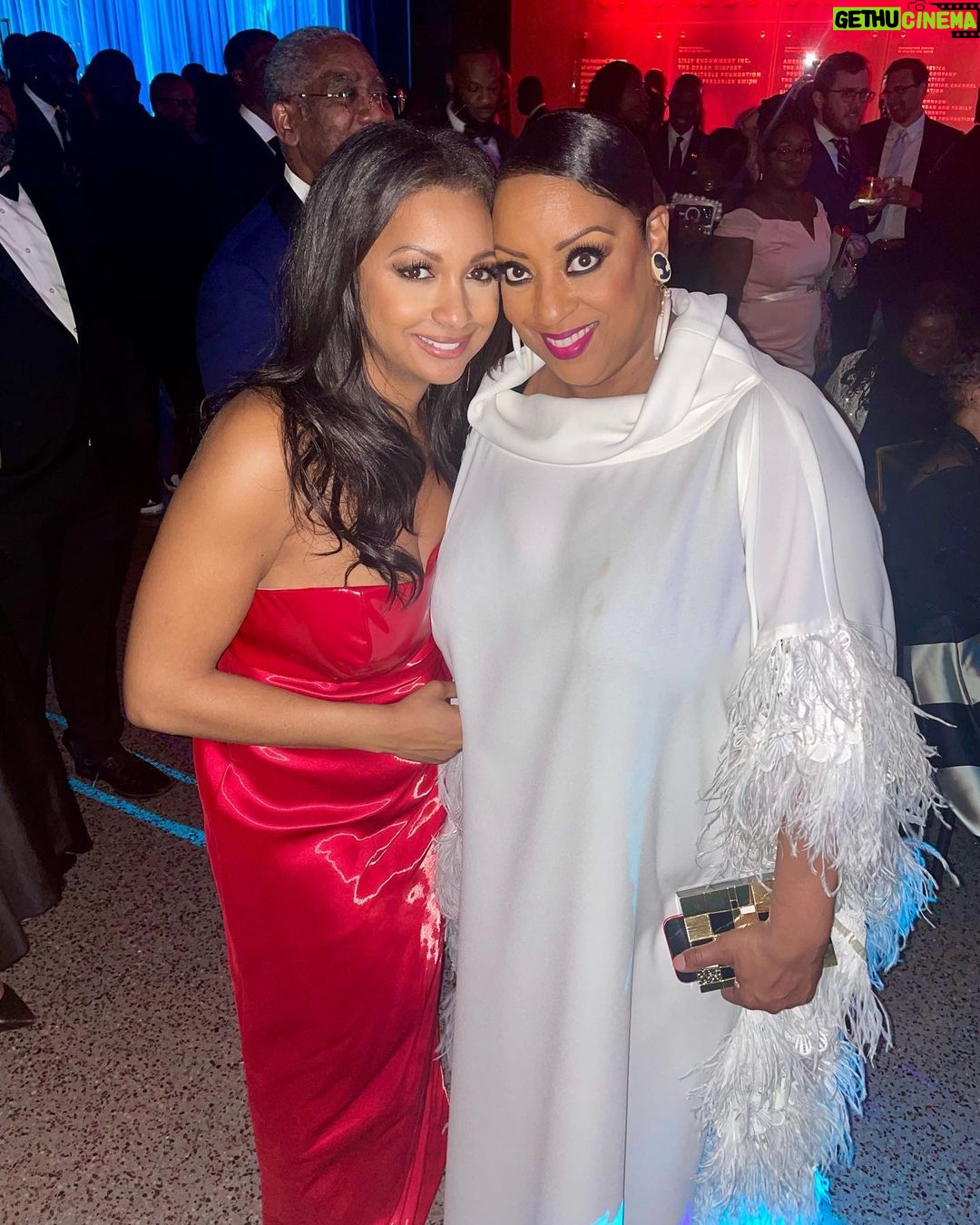 Eboni K. Williams Instagram - America the Beautiful ✨🇺🇸🖤 Hair: @kisha__marie MUA: @zoerayartistry Gown: @ralphlauren Stylist: @courtneyfuglein #WHCD #BlackAmericanPatriot #BetOnBlack #Chapter5Entitled #TheGrio #BlackOwnership #WeAreTheTable