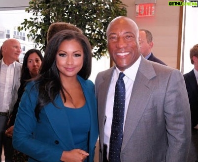 Eboni K. Williams Instagram - Vibes… #UpFronts #StayTuned #BlackOwned #BetOnBlack @allenmgroup @realbyronallen @thegrio @justicecentraltv The Avra Group