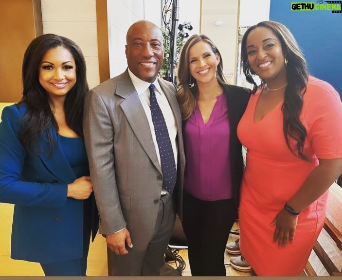 Eboni K. Williams Instagram - Vibes… #UpFronts #StayTuned #BlackOwned #BetOnBlack @allenmgroup @realbyronallen @thegrio @justicecentraltv The Avra Group