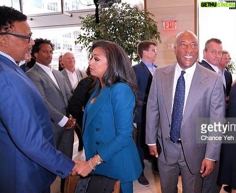 Eboni K. Williams Instagram - Vibes… #UpFronts #StayTuned #BlackOwned #BetOnBlack @allenmgroup @realbyronallen @thegrio @justicecentraltv The Avra Group