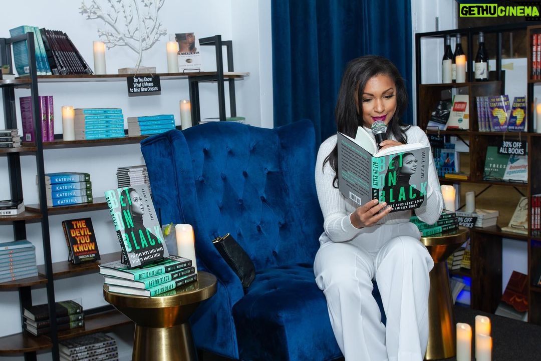 Eboni K. Williams Instagram - New Orleans…BABYYYYYYY NOLA showed up & showed out for #BetOnBlack 🖤💚 Magical evening at @baldwinandcompany (all bookstores should serve cocktails 🍸) Loved visiting my law school alma mater @loynolaw Special thanks to @loynoblsa for inviting me to keynote your scholarship gala and honoring me with your Prestige Award 🏆 Aiight Los Angeles…y’all got next Let’s see how the City of Angeles is acting See y’all TONIGHT at Malik’s 📚 Baldwin Hills Crenshaw Mall @malikbooks 📸 @chelsywileyphotography #Blackness #BlackPeople #success #newmindset #BlackWoman #BlackCulture #Black #BlackWriters #BlackEmpowerment #KnowYourself #diversebooks #goodnews #BlackPride #AfricanAmerican 