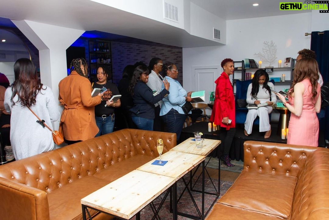 Eboni K. Williams Instagram - New Orleans…BABYYYYYYY NOLA showed up & showed out for #BetOnBlack 🖤💚 Magical evening at @baldwinandcompany (all bookstores should serve cocktails 🍸) Loved visiting my law school alma mater @loynolaw Special thanks to @loynoblsa for inviting me to keynote your scholarship gala and honoring me with your Prestige Award 🏆 Aiight Los Angeles…y’all got next Let’s see how the City of Angeles is acting See y’all TONIGHT at Malik’s 📚 Baldwin Hills Crenshaw Mall @malikbooks 📸 @chelsywileyphotography #Blackness #BlackPeople #success #newmindset #BlackWoman #BlackCulture #Black #BlackWriters #BlackEmpowerment #KnowYourself #diversebooks #goodnews #BlackPride #AfricanAmerican 