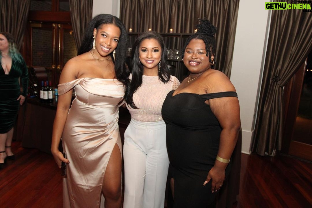 Eboni K. Williams Instagram - New Orleans…BABYYYYYYY NOLA showed up & showed out for #BetOnBlack 🖤💚 Magical evening at @baldwinandcompany (all bookstores should serve cocktails 🍸) Loved visiting my law school alma mater @loynolaw Special thanks to @loynoblsa for inviting me to keynote your scholarship gala and honoring me with your Prestige Award 🏆 Aiight Los Angeles…y’all got next Let’s see how the City of Angeles is acting See y’all TONIGHT at Malik’s 📚 Baldwin Hills Crenshaw Mall @malikbooks 📸 @chelsywileyphotography #Blackness #BlackPeople #success #newmindset #BlackWoman #BlackCulture #Black #BlackWriters #BlackEmpowerment #KnowYourself #diversebooks #goodnews #BlackPride #AfricanAmerican 