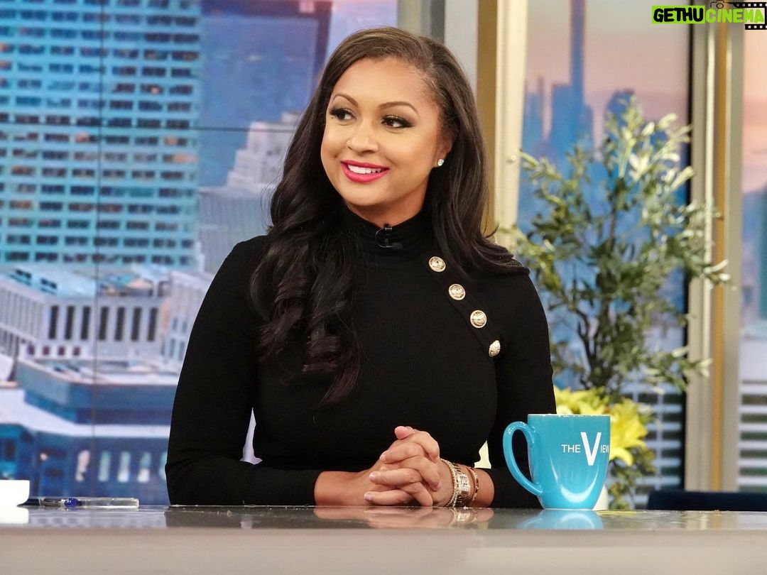 Eboni K. Williams Instagram - Happy Place…Another one💫 Being literally centered at the most influential table in daytime television will NEVER be lost on me. “The View” will always stand as a testament of the power of PROCESS Read more about my journey to the table that Barbara Walters built, in my new book 📚 Chapter 7: PROCESS Get your copy now-link in bio BET ON BLACK: The Good News of Being Black in America Today @theviewabc @abcnews @legacylitbooks #BetOnBlack #Blackness #BlackPeople #success #newmindset #BlackWoman #BlackCulture #Black #BlackWriters #BlackEmpowerment #KnowYourself #diversebooks #goodnews #BlackPride #AfricanAmerican 