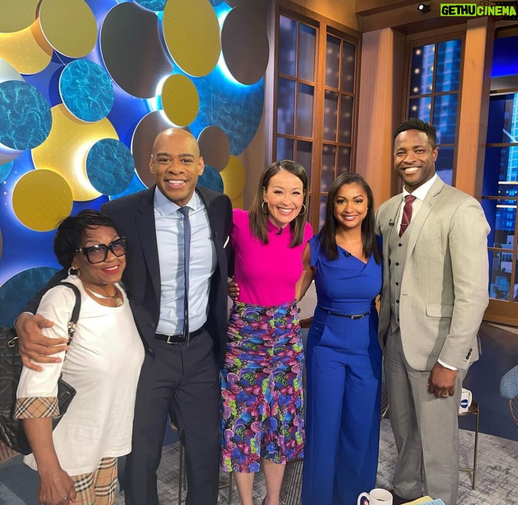 Eboni K. Williams Instagram - Mama Gloria had a TIME in the Big 🍎 ⁣ ⁣ *Take your mom to work is EXTRA fun with the @abcgma3 crew ⁣ ⁣ *I told @demarcomorgan to watch out…we all see what Mama G’s knees can do 👀 ⁣ ⁣ *Exhibit A 🔥 ⁣feat. Carey James ⁣ *Her smile says it all…she was SO excited to meet the KANG… @lookatdustin ⁣ *Mother’s Day Brunch with Queen @melbasharlem is undefeated ⁣ ⁣ #Harlem #NYC #MothersDay #BetOnBlack ⁣ New York City
